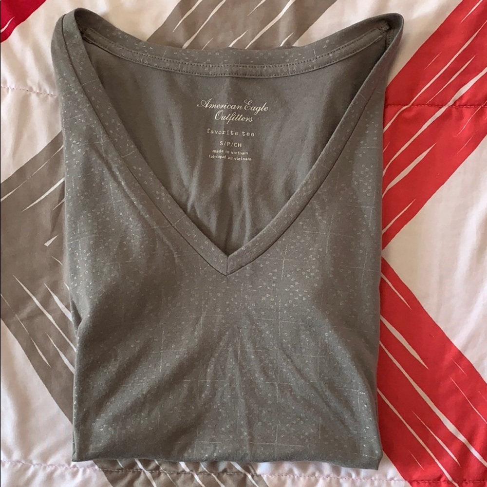 AE Favorite Tee Size Small